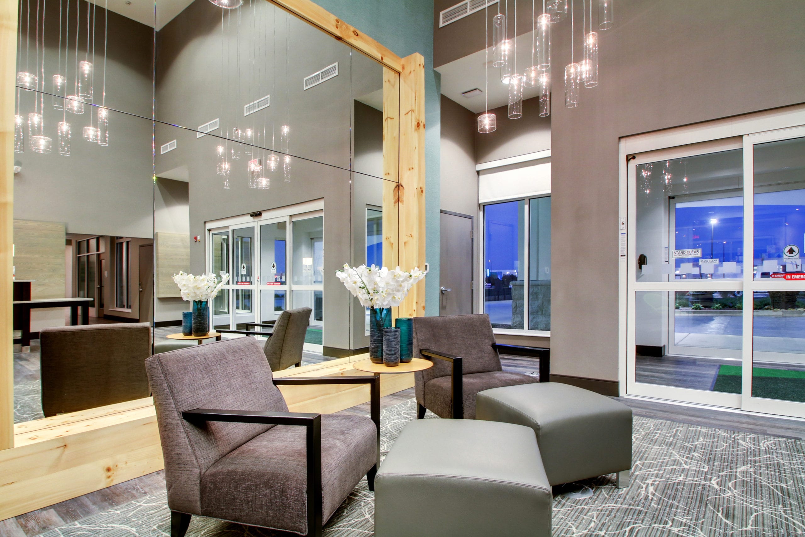 Holiday Inn & Suites Peoria Lobby